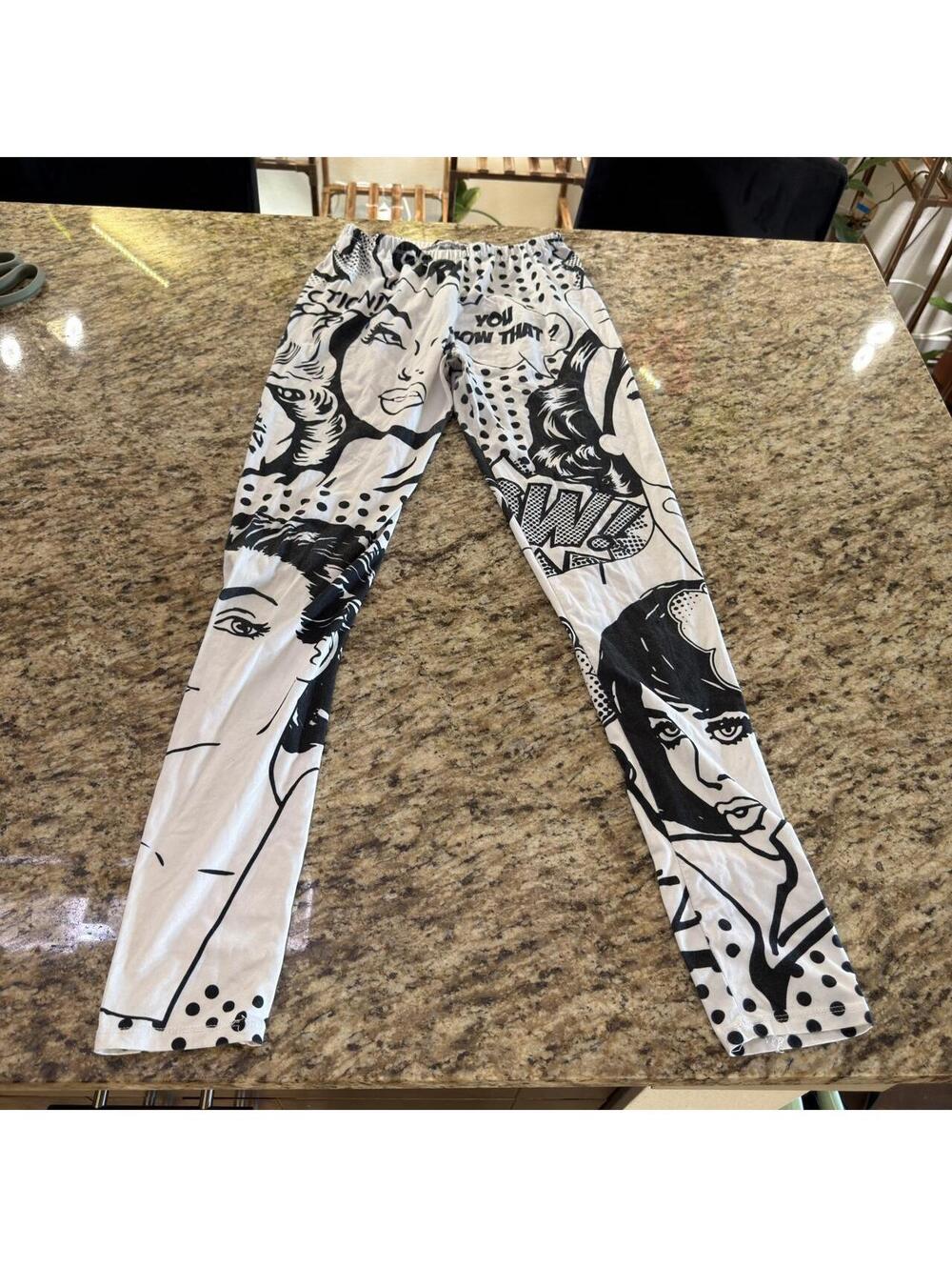 Unisex - Black and white comic book style leggings